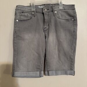 Mossimo Shorts Women's Size 17 Blue Denim Bermuda Mid Rise Pocket Flaps Crop